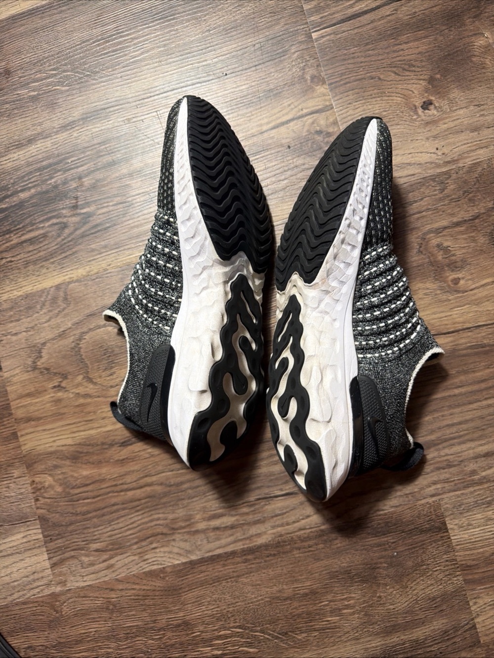Nike React Phantom Flyknit 2 PRM Oreo Black White CJ0280-002 Sz 8 Women’s - Picture 4 of 14
